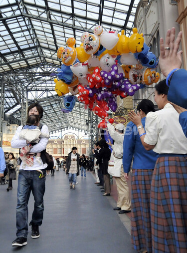 東京ディズニーランドの風船、ヘリウムガスの世界的不足で販売中止 写真2枚 国際ニュース：AFPBB News