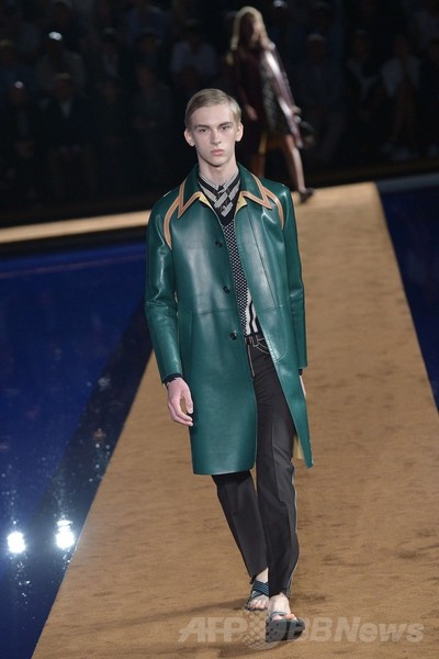 prada 2015ss ダークネイビー スーツ ホワイトステッチ prada 2015ss