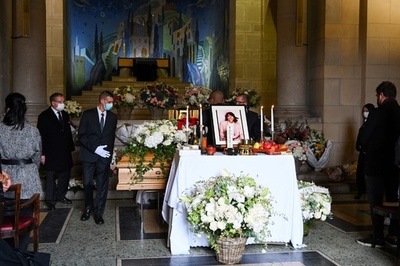 死去の高田賢三氏、パリで追悼式