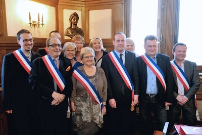 極右政党をやむなく受け入れるフランス