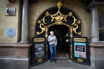 ビートルズお気に入りのパブ「ザ・フィル」、第1級指定建造物に 英リバプール