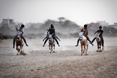 子どもたちの晴れ舞台、バーレーンの村でロバのレース