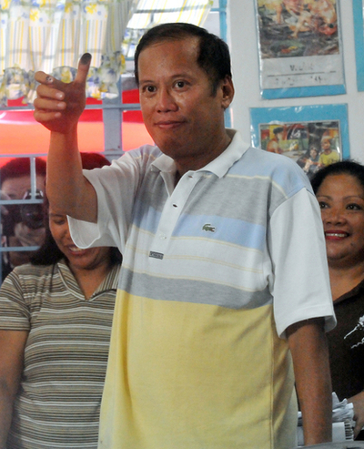 フィリピン大統領選、アキノ氏が歴史的勝利の見通し