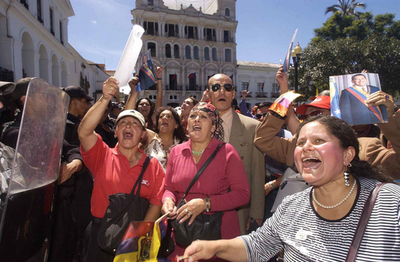 石油国有化でベネズエラ大統領が助言 - エクアドル