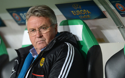 露プレミアリーグ、アンジのヒディンク監督が辞任