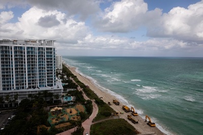 海岸浸食を食い止めろ、米マイアミビーチに23万立方メートルの砂搬入