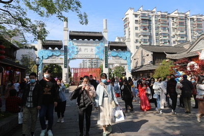 南京市が「週休2.5日制」を試行導入へ、市民の消費刺激策 中国