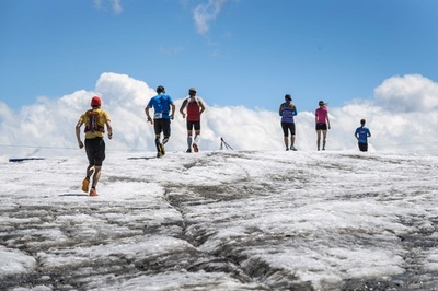 氷河を駆けるマラソン大会「グレイシャー3000ラン」 スイス