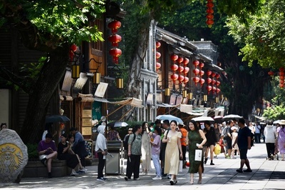 オンラインから街へ──若者が「実店舗に戻る」理由