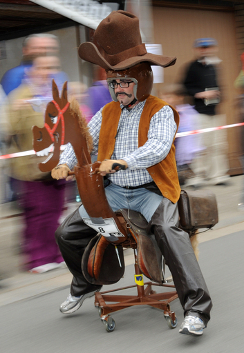 オフィス用チェア・レース、今年も盛況に ドイツ