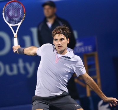 フェデラー、ダビデンコを退け4強入り ドバイ・テニス選手権