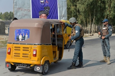 アフガン大統領選、厳戒態勢敷かれる中で投票開始