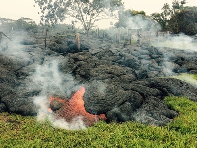 ハワイ・キラウエア火山の溶岩が住宅に接近、住民に避難勧告