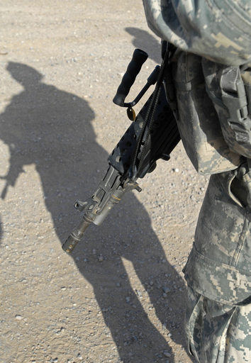 反政府勢力による攻撃に応戦、誤爆で市民9人が死亡 - アフガニスタン