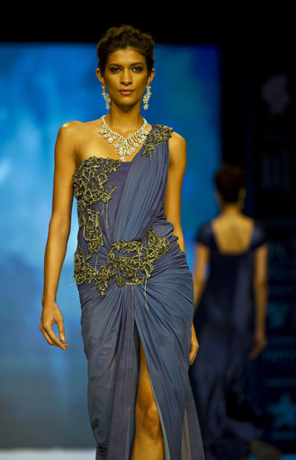 宝飾品ファッションショー、インド首都で開催