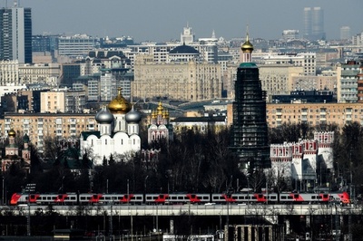 ロシアで通勤電車と長距離列車が衝突、6人が重体