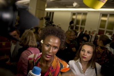 女性器切除犠牲者の支援機関、元モデルW・ディリーさんが開設