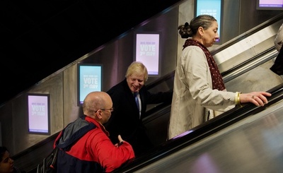 ロンドン地下鉄、エスカレーターを歩行禁止に 混雑緩和へ試験導入