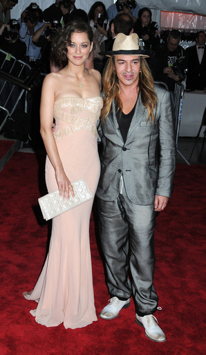 ガリアーノ氏、不当解雇の訴え退けられる