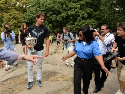 全米オープン制覇のナダルがセントラルパークで写真撮影