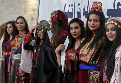 民族衣装をモチーフに イラクでファッションショー 写真18枚 国際ニュース Afpbb News