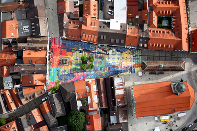 ドイツの広場に巨大なカンディンスキーの抽象画