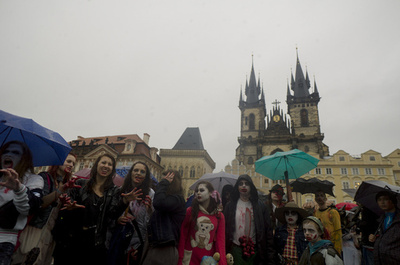 チェコで「ゾンビ・ウォーク」開催