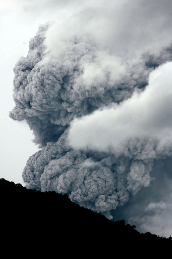 チリ火山の灰、12日間で地球1周