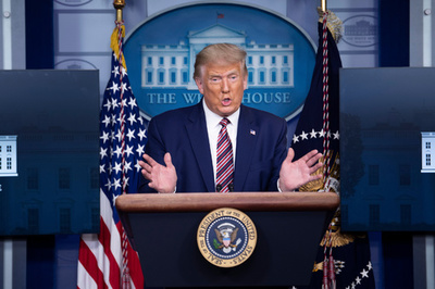 トランプ氏、2016年の連邦所得税は7万9000円 米紙