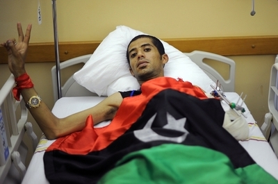 NATO軍がリビア首都に大規模空爆、3人死亡 政権報道官