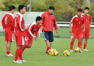 北朝鮮代表がフランス遠征 43年ぶりの渡欧