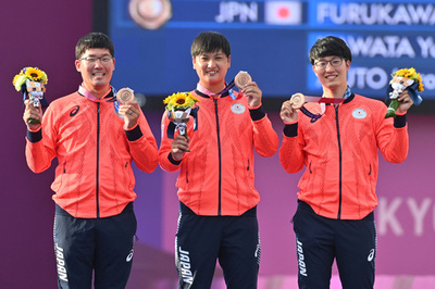 【写真特集】銅メダルを獲得した日本代表チーム アーチェリー男子団体