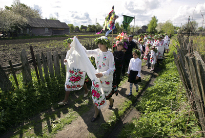 ベラルーシの村で、収穫の聖人祭り