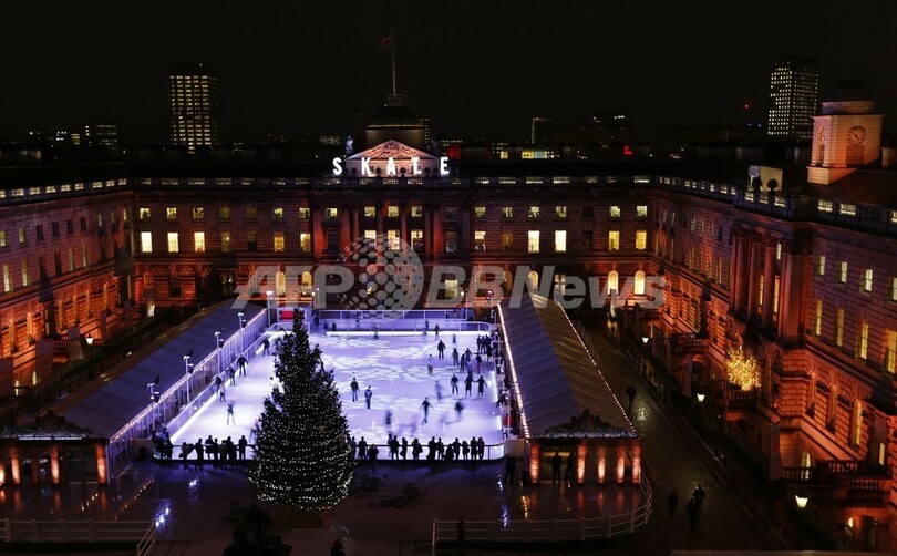 冬季限定、英サマセット・ハウス中庭がスケートリンクに 写真4枚 国際ニュース:AFPBB News