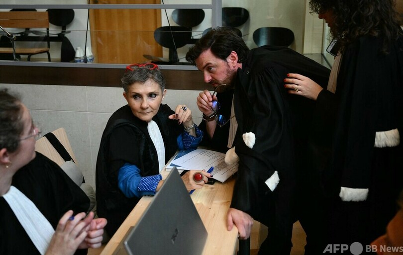 妻に薬盛りネットで募った男72人にレイプさせた夫、初公判 妻も出廷