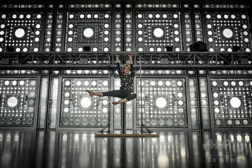 シリア難民ダンサー、戦場からパリのステージへ