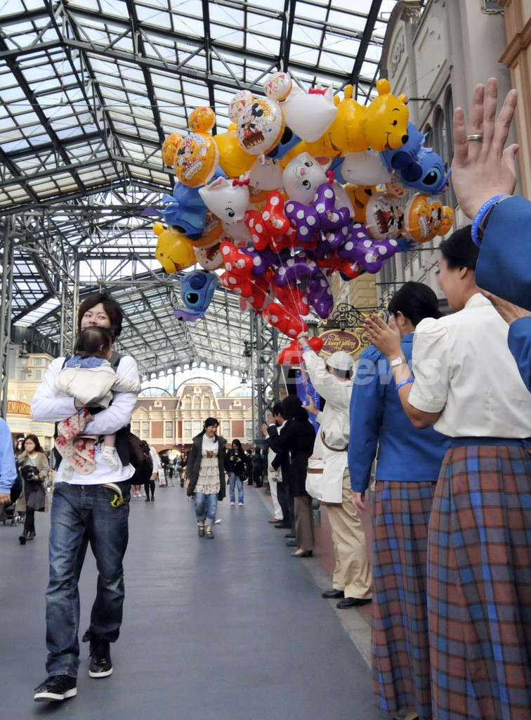 東京ディズニーランドの風船 ヘリウムガスの世界的不足で販売中止 写真2枚 国際ニュース Afpbb News