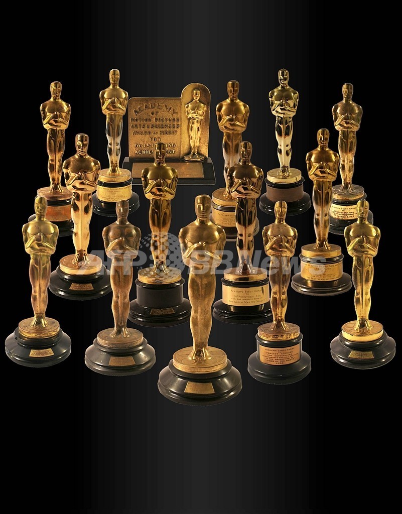 オスカー像15個がオークションに、2億4300万円で落札　米国