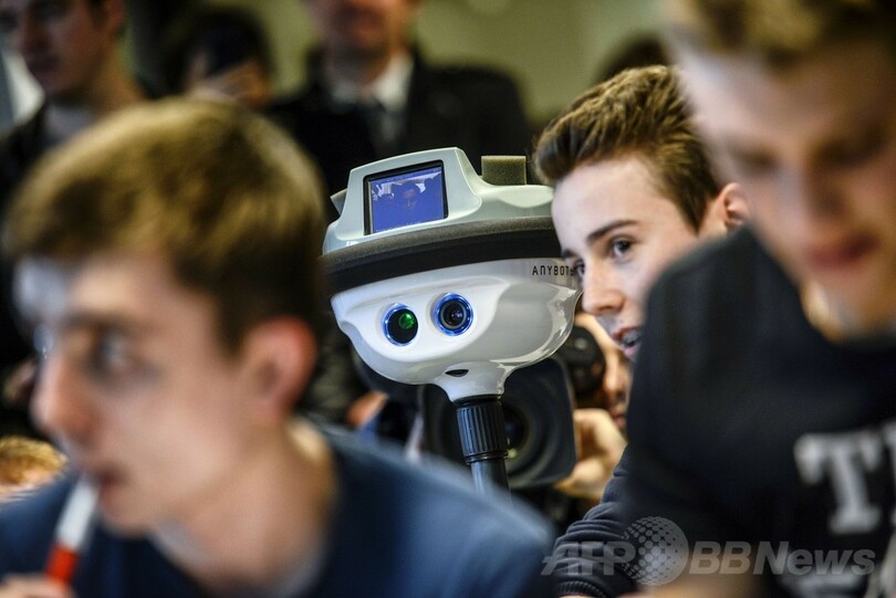 授業欠席しても大丈夫！ロボットが代わりに出席 フランス