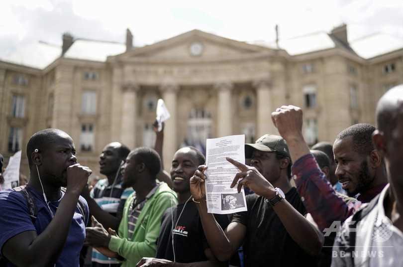 パリの観光名所 不法移民と支援者ら約700人が一時占拠 首相との話し合い要求 写真9枚 国際ニュース Afpbb News