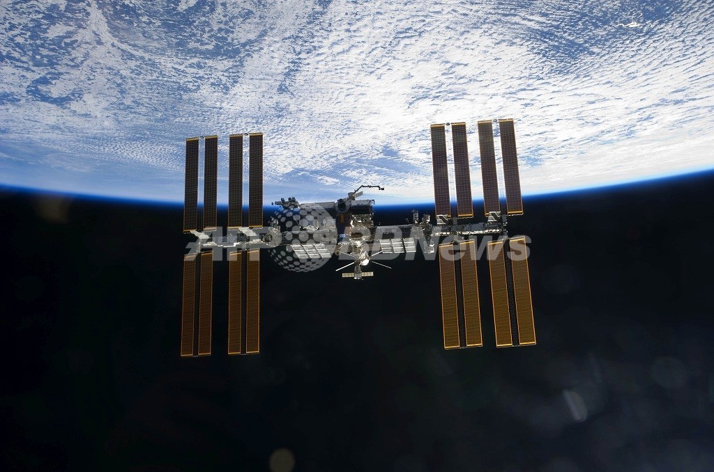 宇宙空間で泣いたらどうなる? ISS船外活動中に偶然観察 宇宙空間で泣いたらどうなる? ISS船外活動中に偶然観察