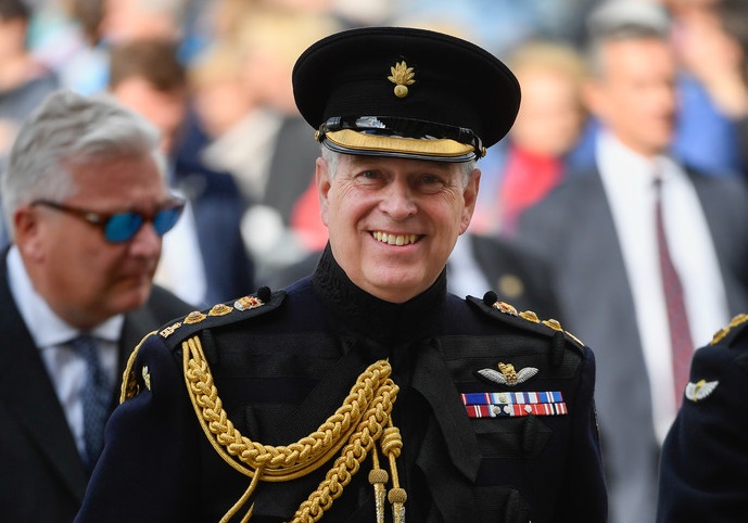 英アンドルー王子に非難と失笑、性的疑惑の幕引き図るインタビューが裏目に