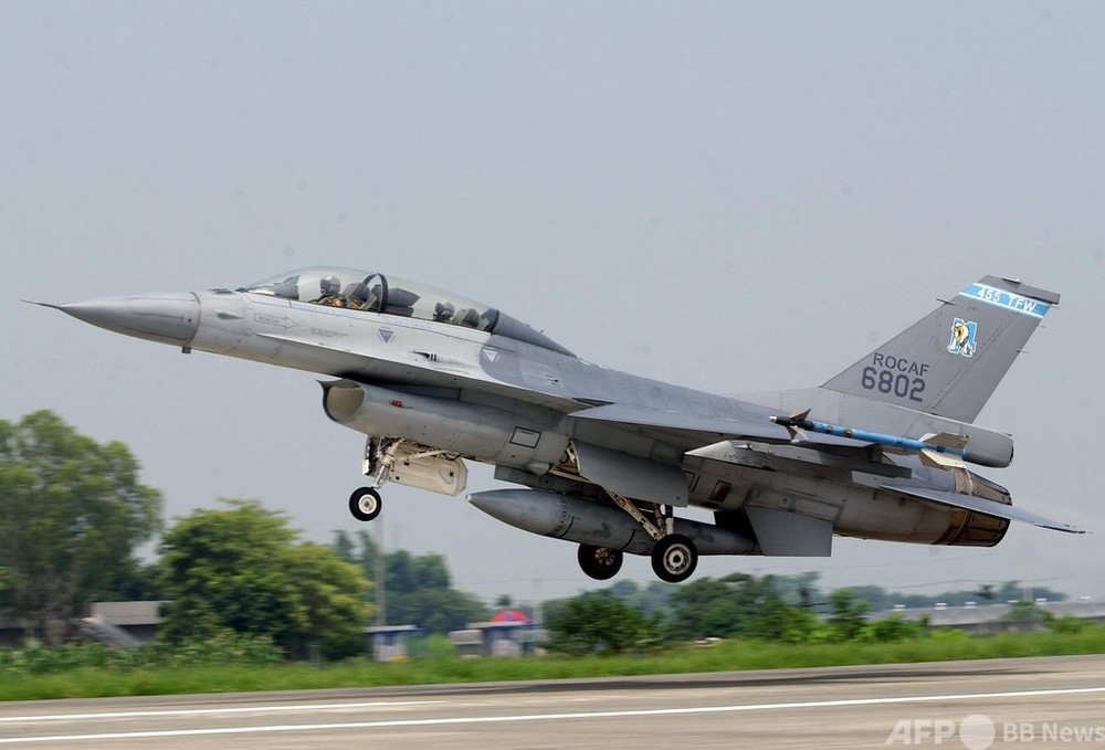 台湾、全F16戦闘機を運用停止 1機の消息不明で