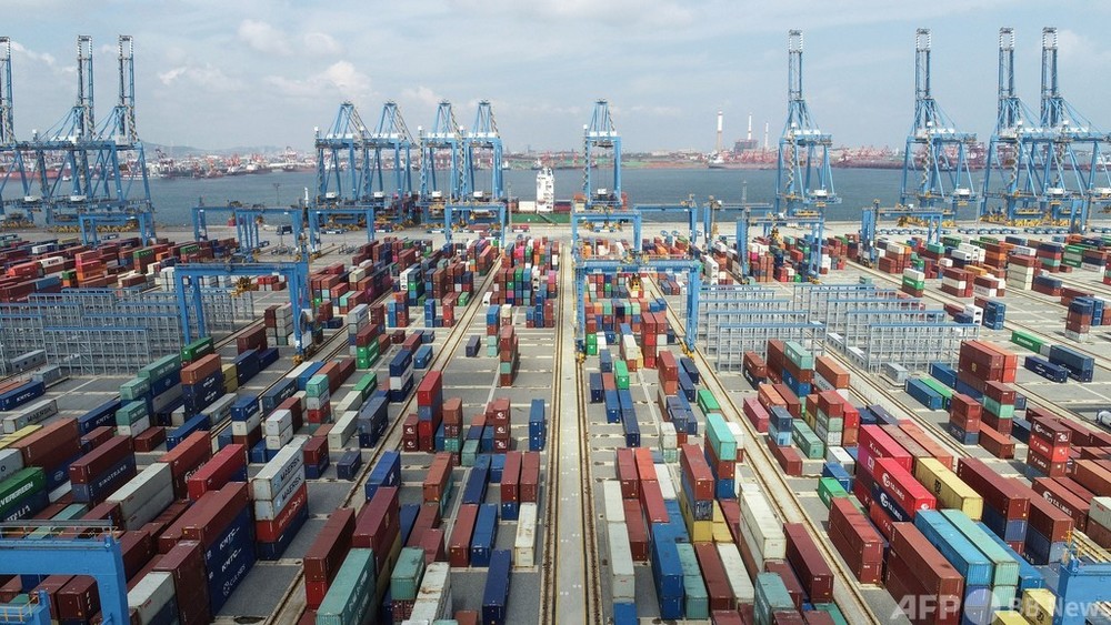 中国・青島港沖でタンカーと貨物船が衝突、油400トン流出