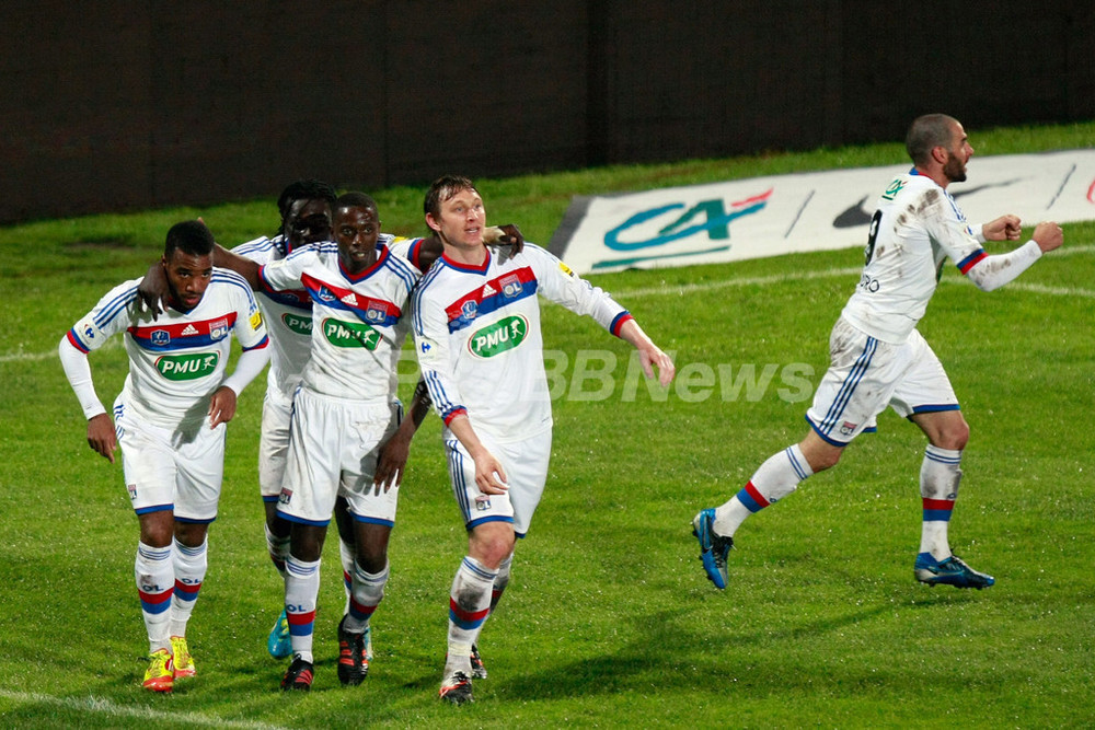リヨンが決勝進出、フランス杯 写真8枚 国際ニュース：AFPBB News
