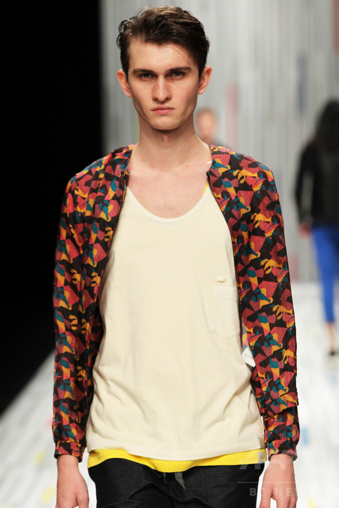 「ファクトタム」15年春夏新作を発表