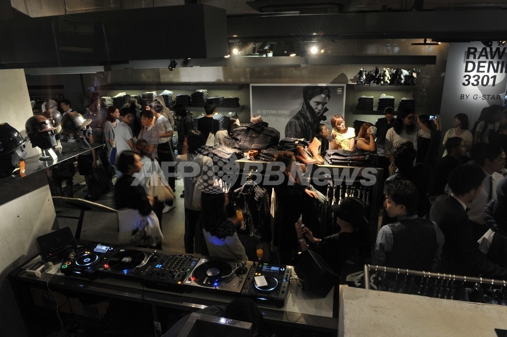 「G-STAR RAW×TOMOKI SUKEZANE」発売、都内でパーティも