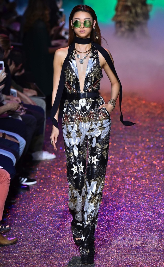 「エリー・サーブ」17年春夏