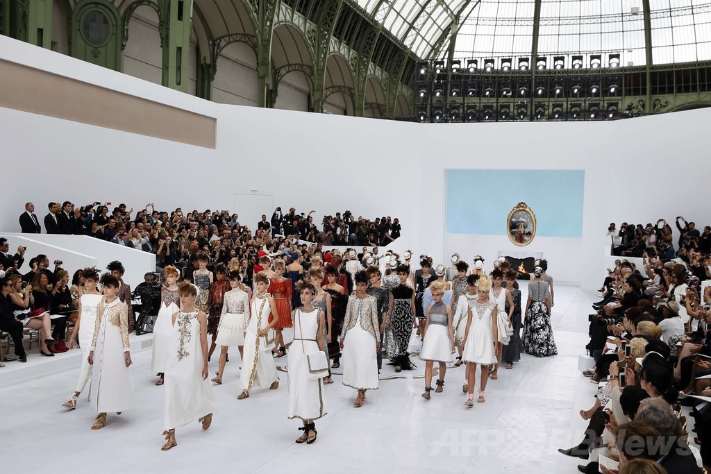 ル・コルビュジエとヴェルサイユ宮殿の融合、「シャネル」14/15年秋冬オートクチュール