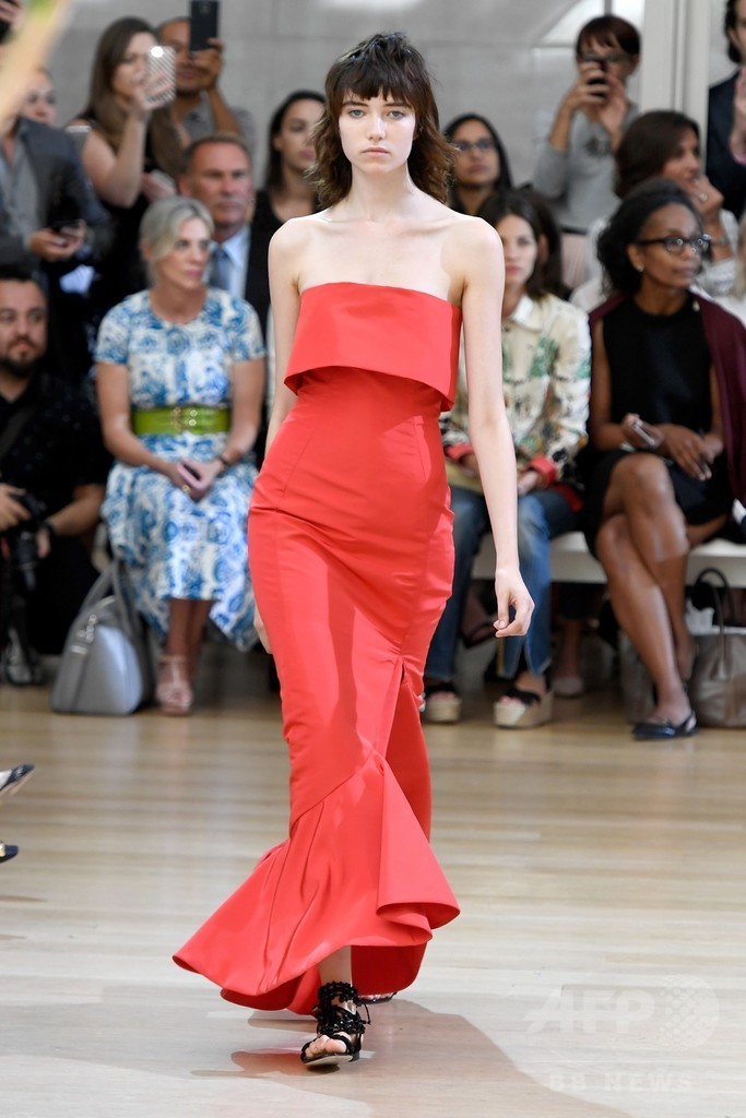 「オスカー・デ・ラ・レンタ」17年春夏